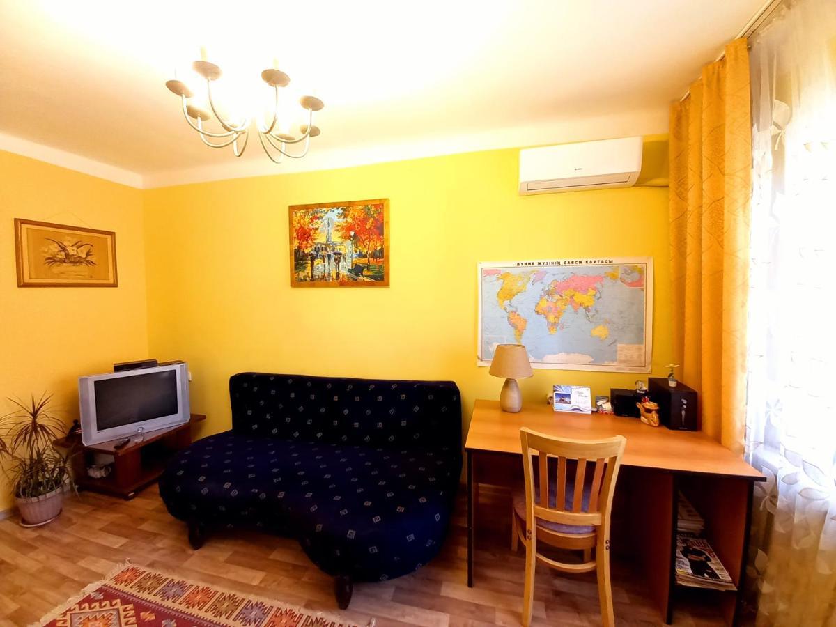 "В Центре Города" Квартира - "Downtown" Apartment Almaty Esterno foto