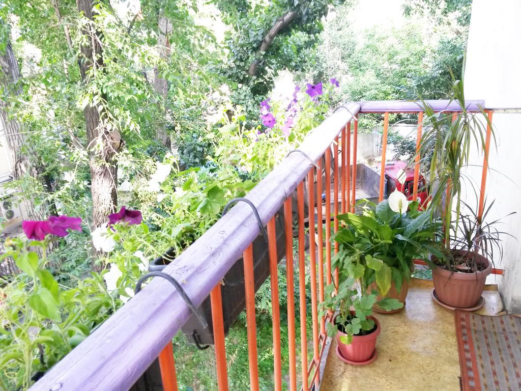 "В Центре Города" Квартира - "Downtown" Apartment Almaty Esterno foto